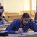 إجراء الفحص الكتابي للمتقدمين إلى الشواغر الوظيفية في المدينة الصناعية بدير الزور